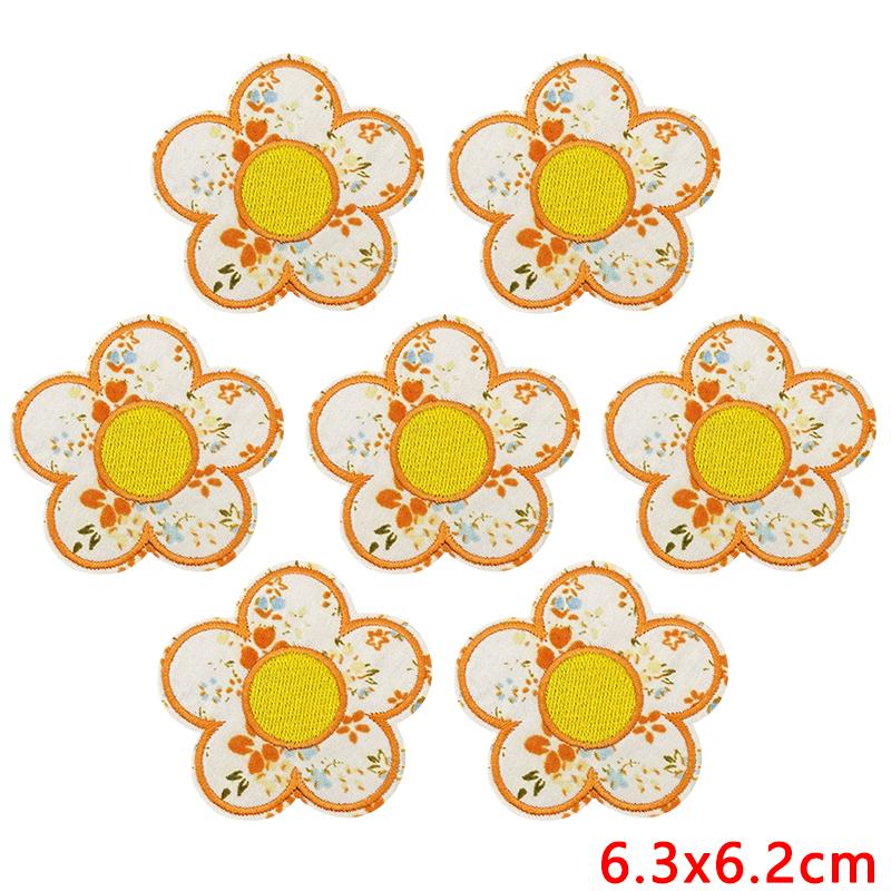 10 /26pcs Wholesale Fresh Letter Embroidery Patch Diy Floral Heart Bow Iron On Patches For Clothes Jackets Backpack Sew Stickers 