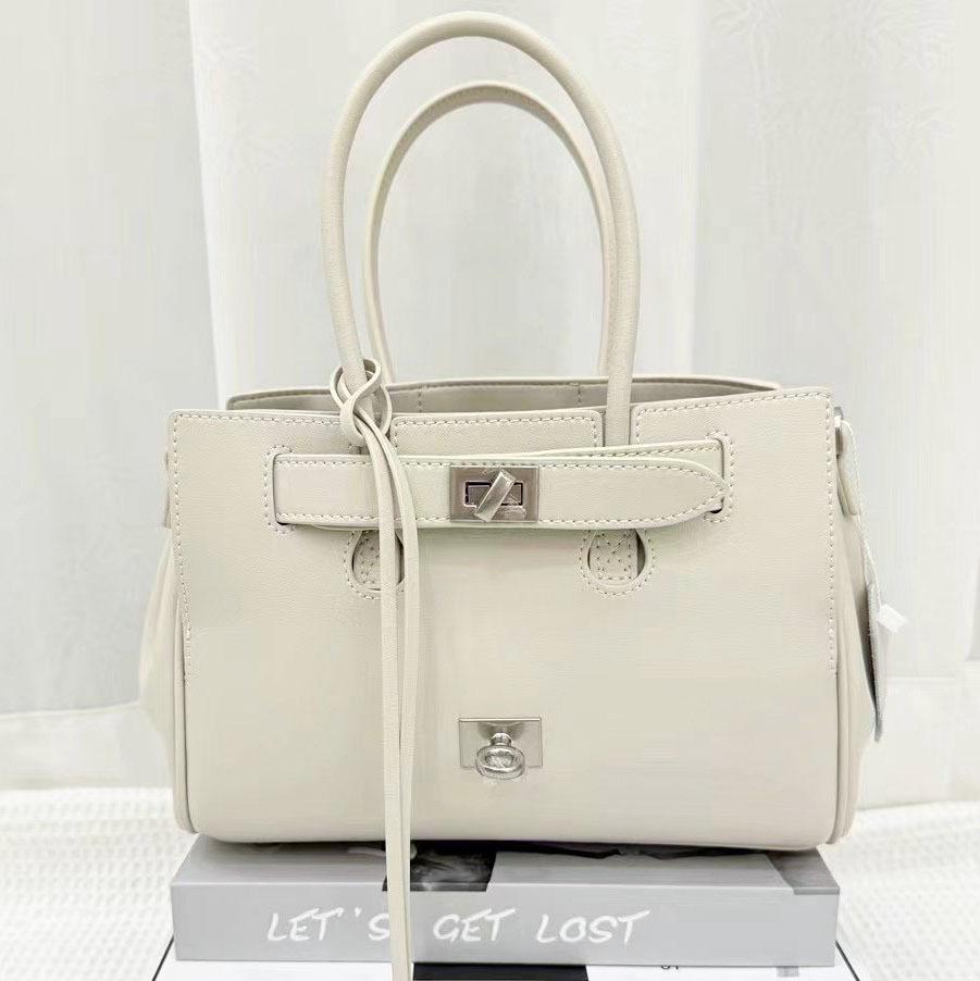 2025 New High Quality Neutral Hot Girl Motorcycle Bag Fashion Versatile Commuter Women's Bag Lock Tote Wing Bag