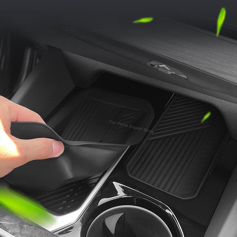 For BMW 5 Series 2024-2025 Silicone Wireless Charging Pad Anti-Slip Car Center Console Protector Mat Cover Interior Accessories