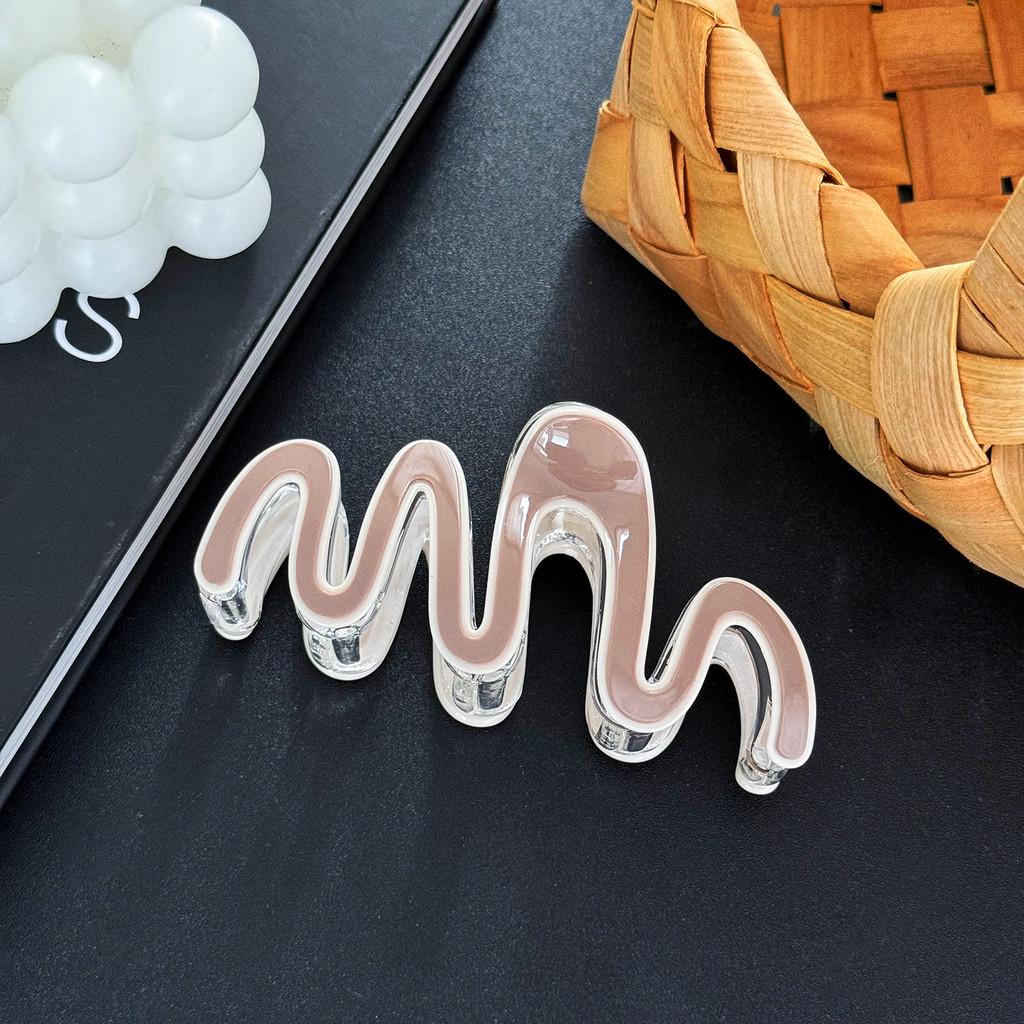 

Chic Acrylic Shark Clip Hair Accessory For Stylish Updos And Elegant Looks For Women Light Coffee Snake 10.7cm