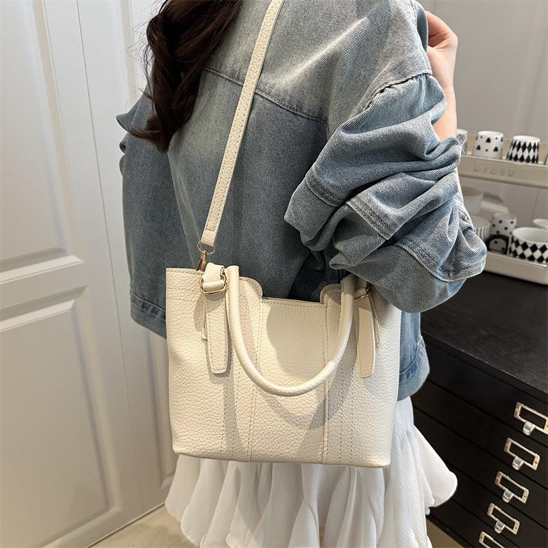 Women's handbag summer new niche texture shoulder bag commuter messenger bag atmospheric simple bucket bag