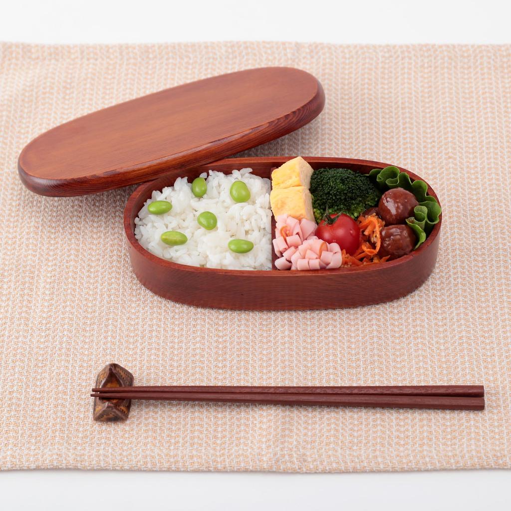 Osaka Choseido Wooden Hollowed-Out Lunch Box, Oval (Mokume) with Lacquer Finish, Single Tier (400cc, Slender Oval, Divided, Brown Band)