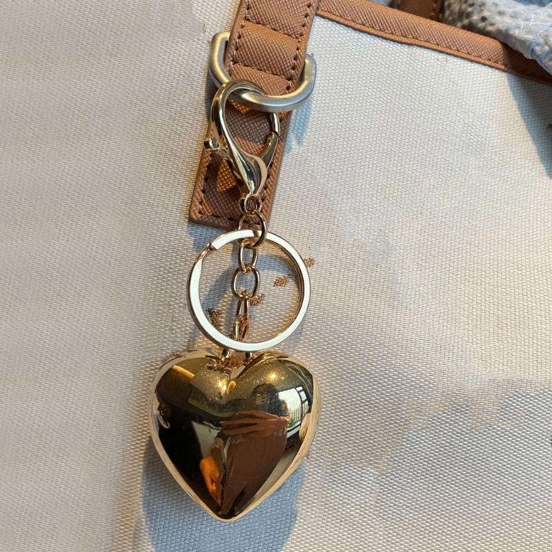 Stylish Love Heart Keychain Eye Catching Key Chain Bag Charm Decorations Fashionable Metal Pendant for Backpacks