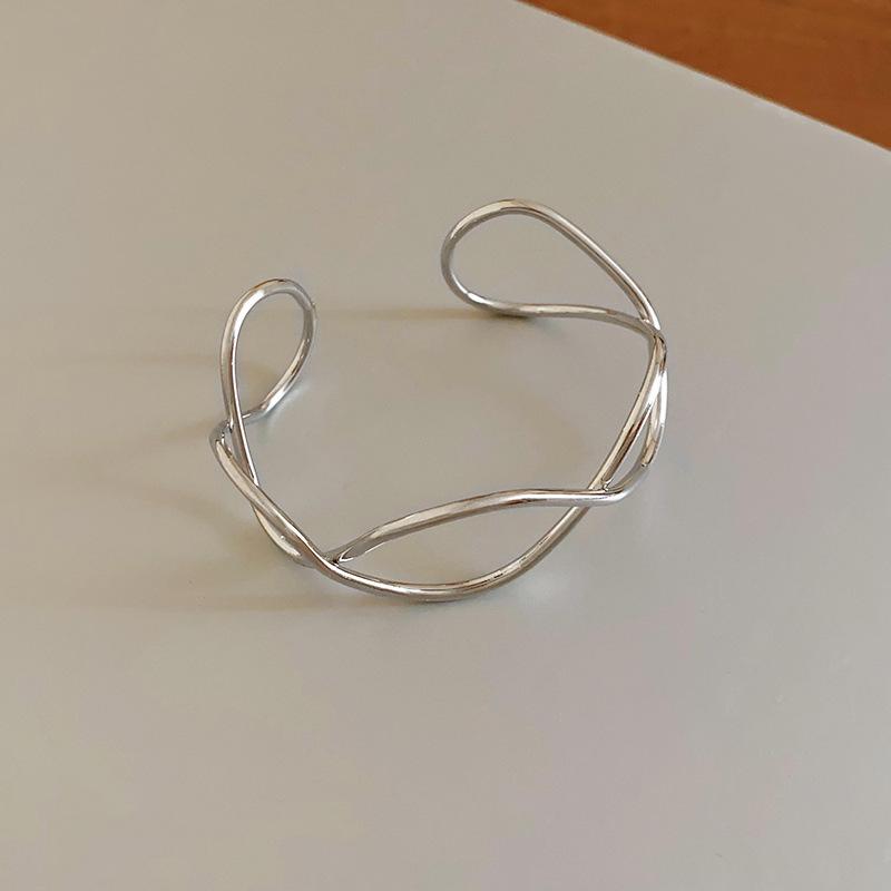 

Браслет-манжета в племенном стиле, широкий, металлический, с цветочным узором и ажурным дизайном