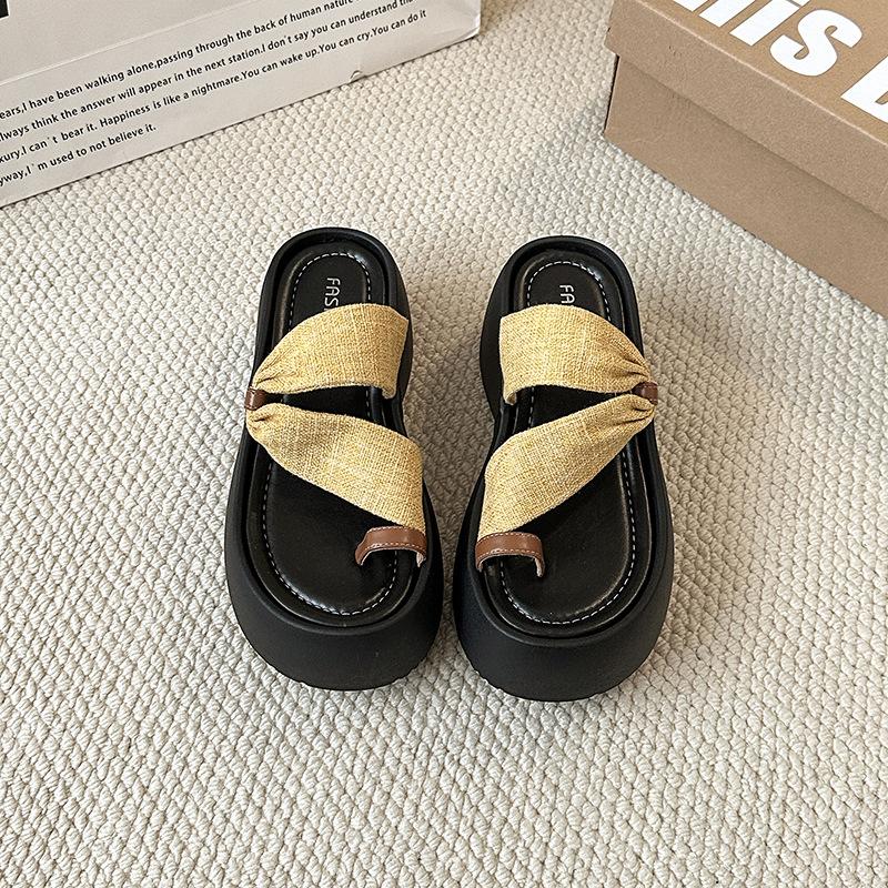 Premium comfortable toe slippers women's summer new fashion design flat open-toed beach vacation cool slippers