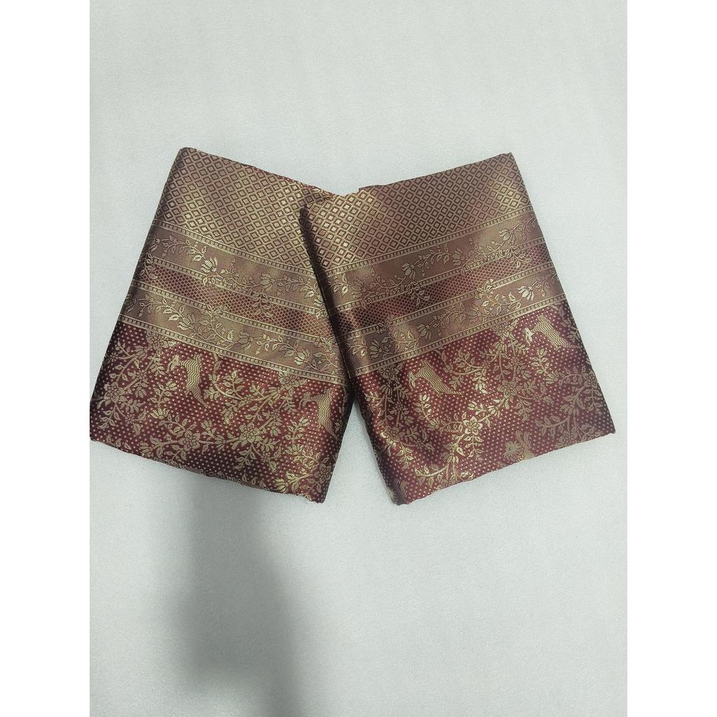 Kanchipattu Silk Saree Concept with All Over Exquisite Weaves In the Saree. Along with Contrast Weaving Border Design.