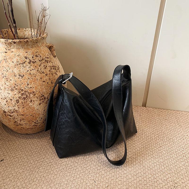 

Large capacity retro solid color versatile personality trend tote bag female commuter student class senior messenger bag чёрный