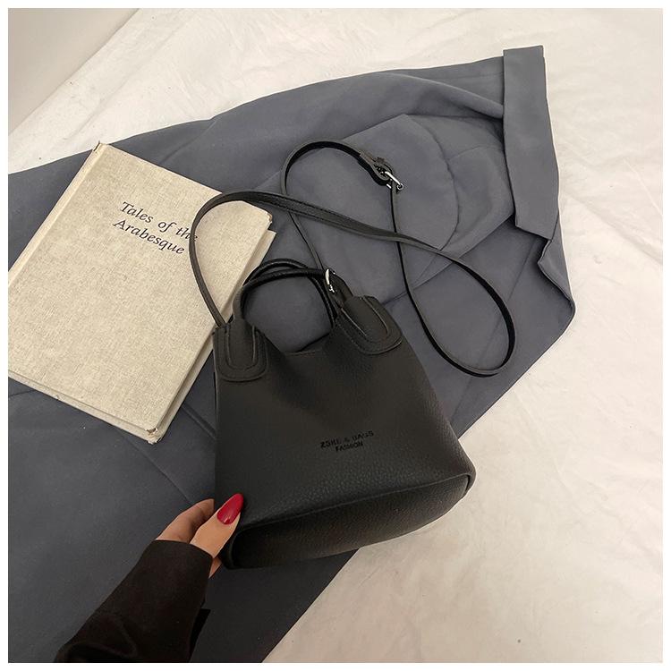 Textured foreign style small bag women's 2025 spring new popular versatile messenger bag fashionable women's portable bucket bag
