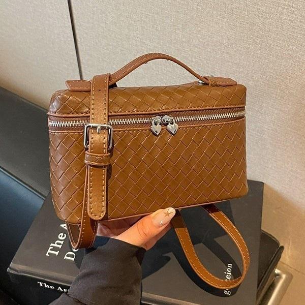 2026 Retro Braided Women's Lunch Box Bag - Versatile, High-Grade, Large Capacity for Commuting and Crossbody Use