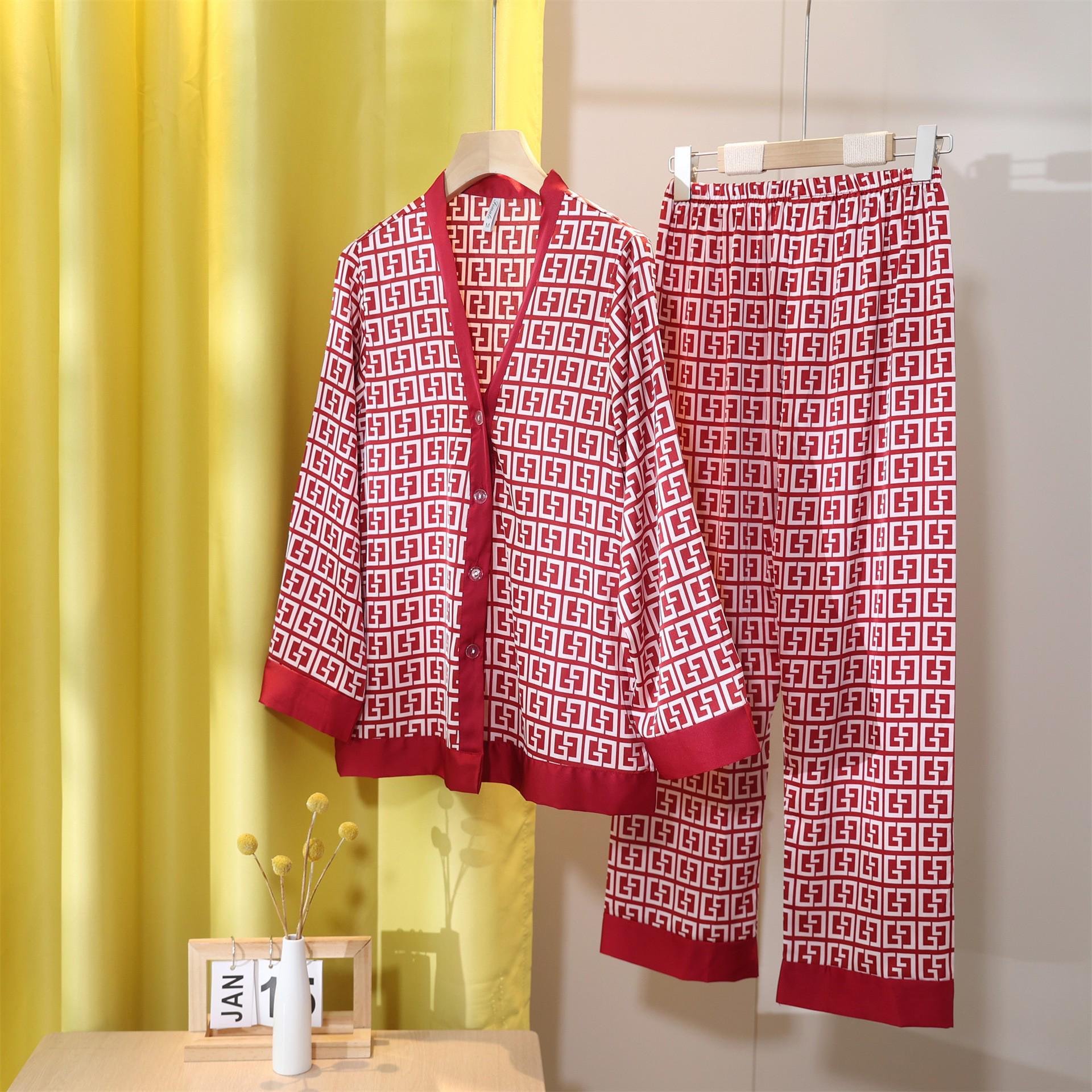 

Жіночий піжамний комплект Ice Silk з V-подібним вирізом - стиль весна/осінь M, V-neck, letters червоний