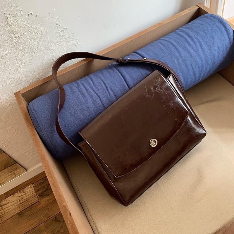 2025 Spring Retro Large-Capacity Tote: Stylish Crossbody Messenger for Women