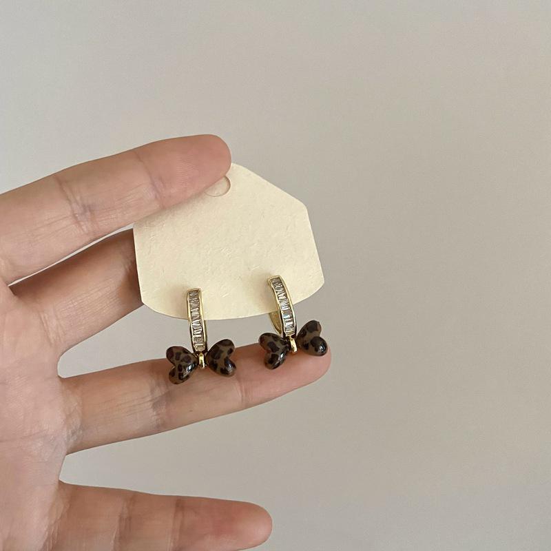 Leopard Print Bow Earrings – Japanese & Korean Style, Elegant Shiny Zircon Clip-ons for Women