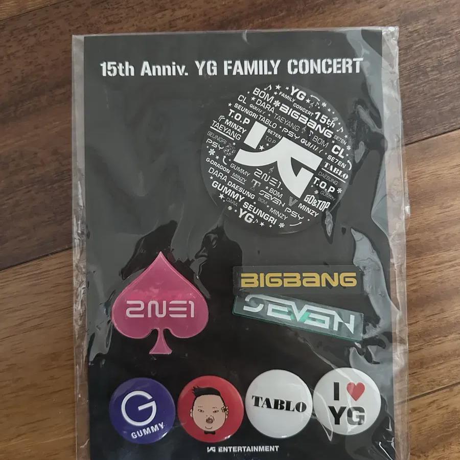 

Значок в честь 15-летия концерта Yg Family