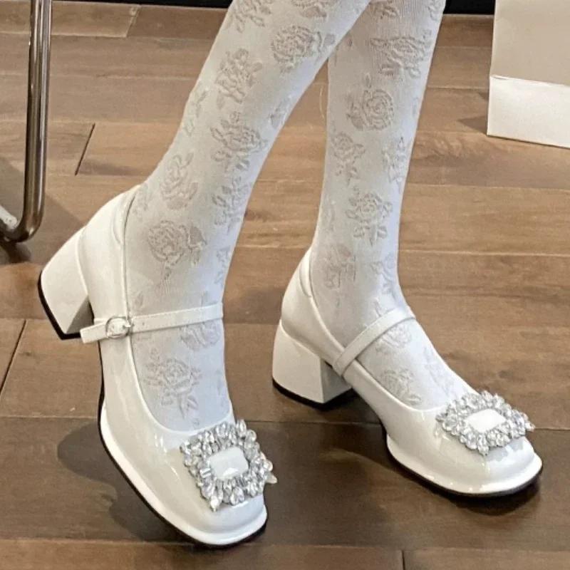 

мода 2024 Модная обувь для женщин Женские туфли-лодочки с пряжкой Осенние туфли Мэри Джейн с квадратным носком Стразы Однотонное платье Туфли на толстом каблуке Неглубокие туфли 40 белый