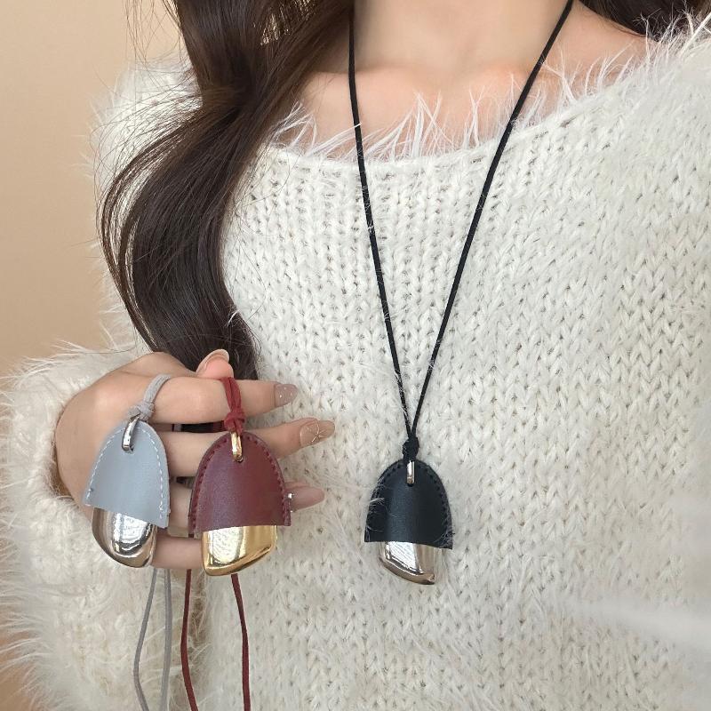 Minar Women'S Black & Blue Color-Block Pu Leather Necklace With Metal Pinecone Pendant