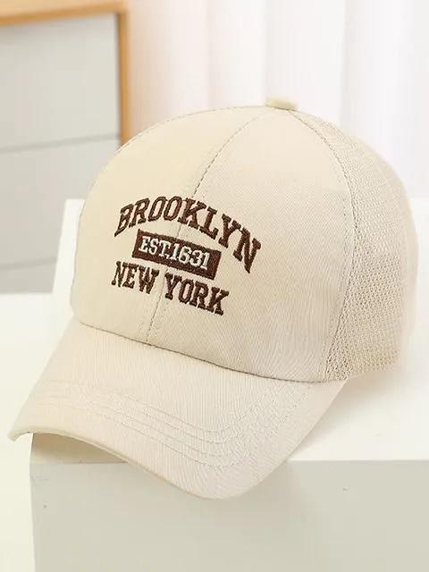 

Classic Adjustable Newsboy Cap with Soft Fabric and Structured Design for Everyday Wear Suitable for Various Head Sizes and Occasions One Size бежевый