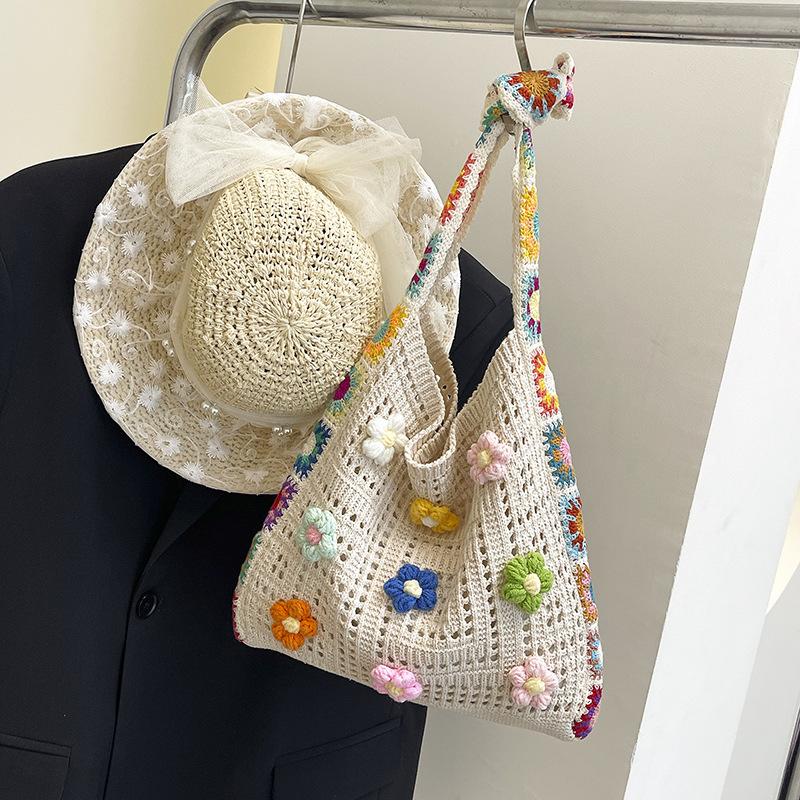 Summer ethnic style messenger bag women's 2025 new flower woven bag holiday large-capacity commuter tote bag