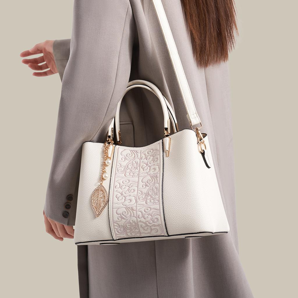 Versatile Portable Fashion Women'S Shoulder Messenger Bag Big Bag Summer