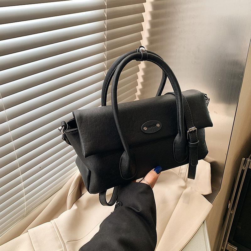 

Large capacity bag women s new fashion niche design shoulder messenger bag portable work commuter bag чёрный