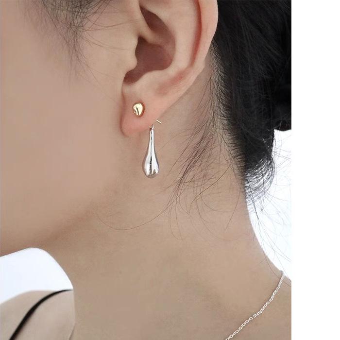 Minimalistische Gold- und Silber-Wassertropfen-Ohrringe – Modische, einzigartige und elegante Ohrstecker und Clips.