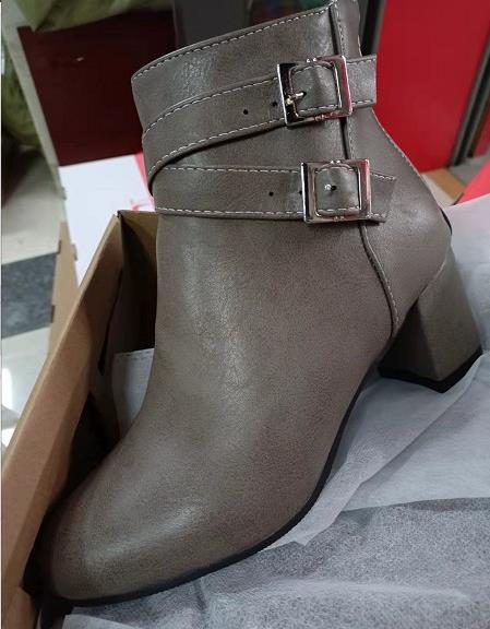 

Женские ботильоны Новые повседневные ботинки для осени и зимы 7 см квадратный каблук Пряжка-ремень Японский стиль Академический стиль Женская обувь 34 серый