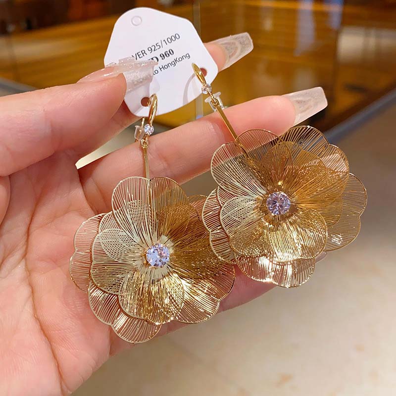 Vintage Metal Hollow Flower Drop Earring for Women Trendy Gold Color Crystal Geometric Personality Ear Hook Wedding Zircon Gift