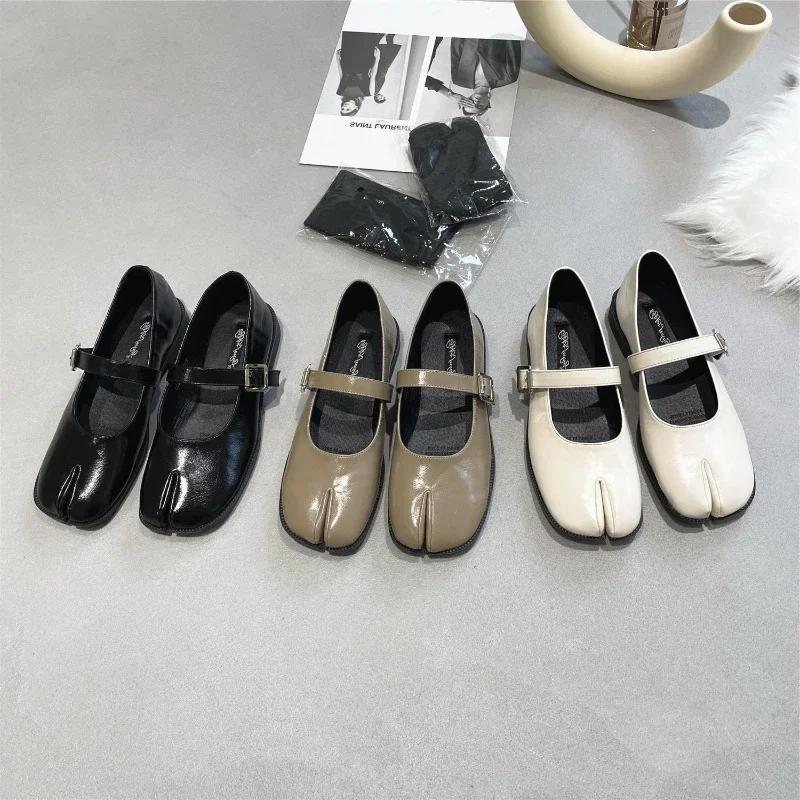 Fashion New  Autumn split toe shoes Women  Ladies Pumps Female Retro Daily footwear Comfort non slip leather Shoes