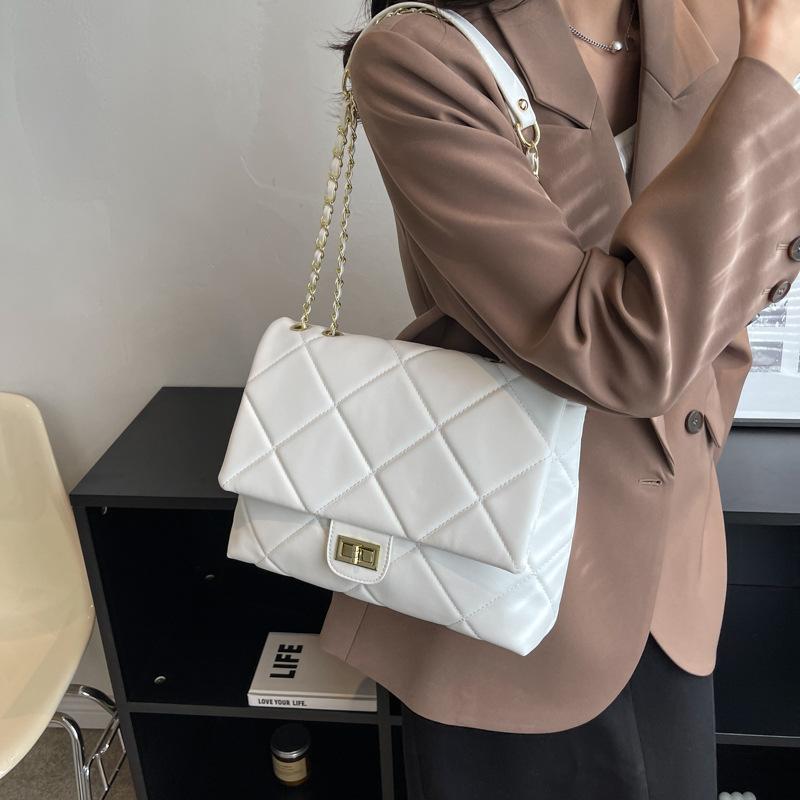 Large Capacity Bag Women's Autumn and Winter 2025 New Fashion Versatile Diamond Chain Bag High-grade Texture Shoulder Messenger Bag