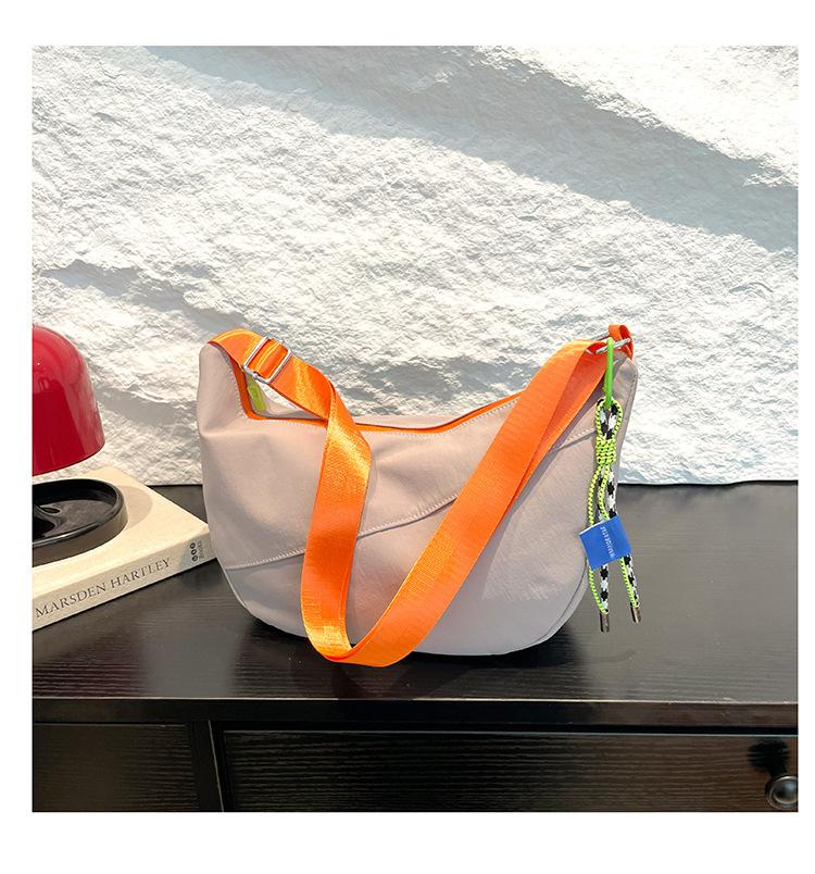 Retro casual style large capacity dumpling satchel new casual literary single shoulder messenger bag fashion