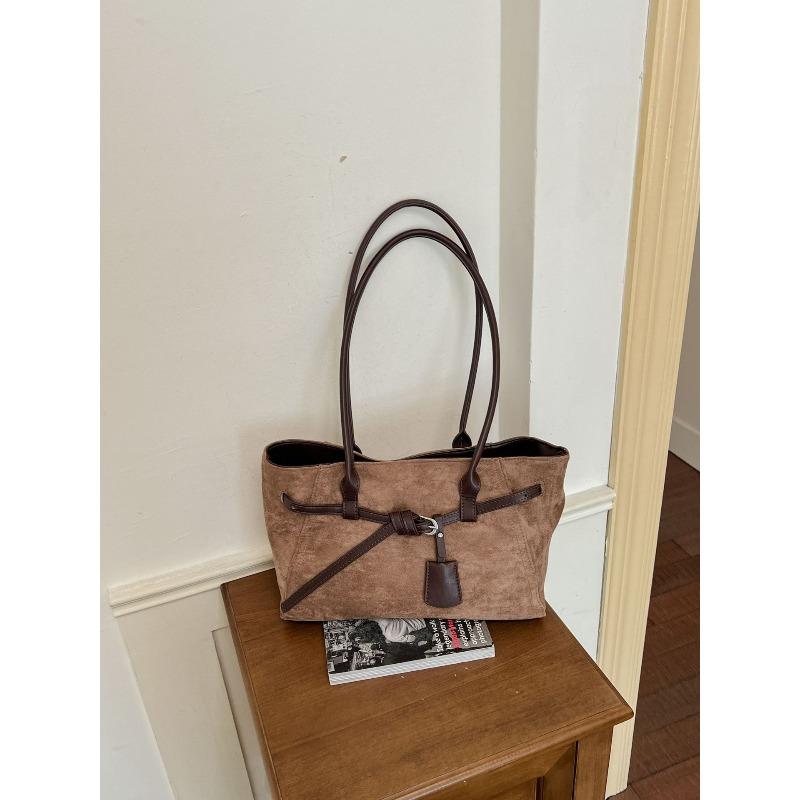Underarm Bag Vintage Style Handbag with Large Capacity for Commuting