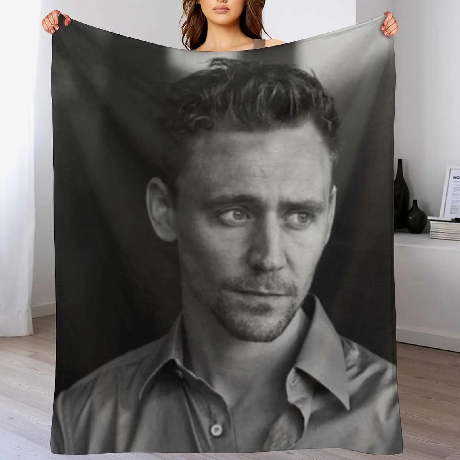 

Tom Hiddleston Throw Blanket Breathable Lightweight Blanket for Adults Kids 102x76cm(40x30in)