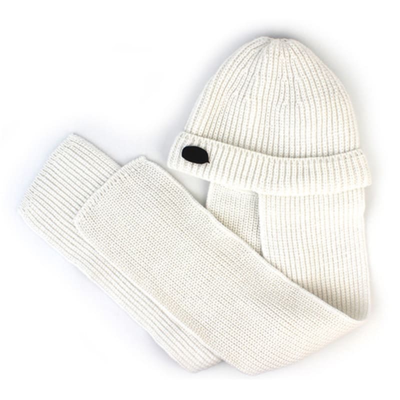 

Universal chemistry wool ivory muffler beanie FREE