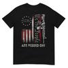 Wir das Volk sind sauer Vintage US Amerika Flagge Waffen T-Shirt