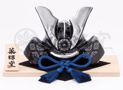 [Yakushi Kiln] Satsuki Doll, Made In Japan, Boy's Festival, Compact, Mini, Porcelain, Dyed, Successful Helmet (Jet Black, Small)