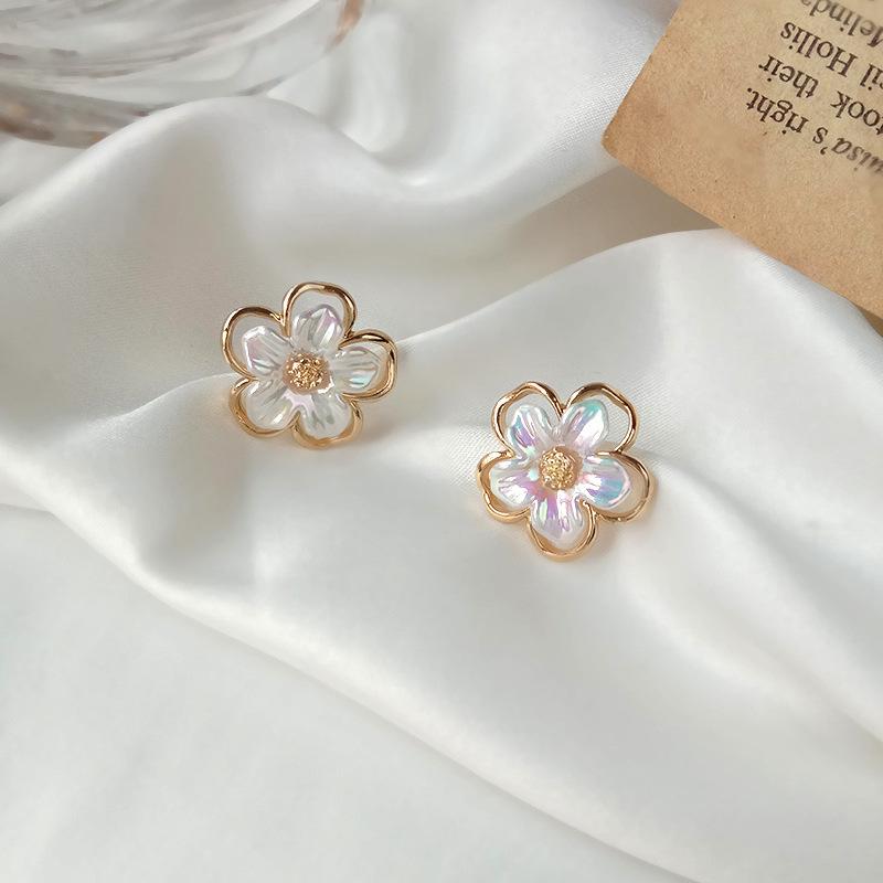 Acrylic White Camellia Flowers Stud Earrings for Women Fashion Temperament Fairycore Earring Party Wedding Jewelry