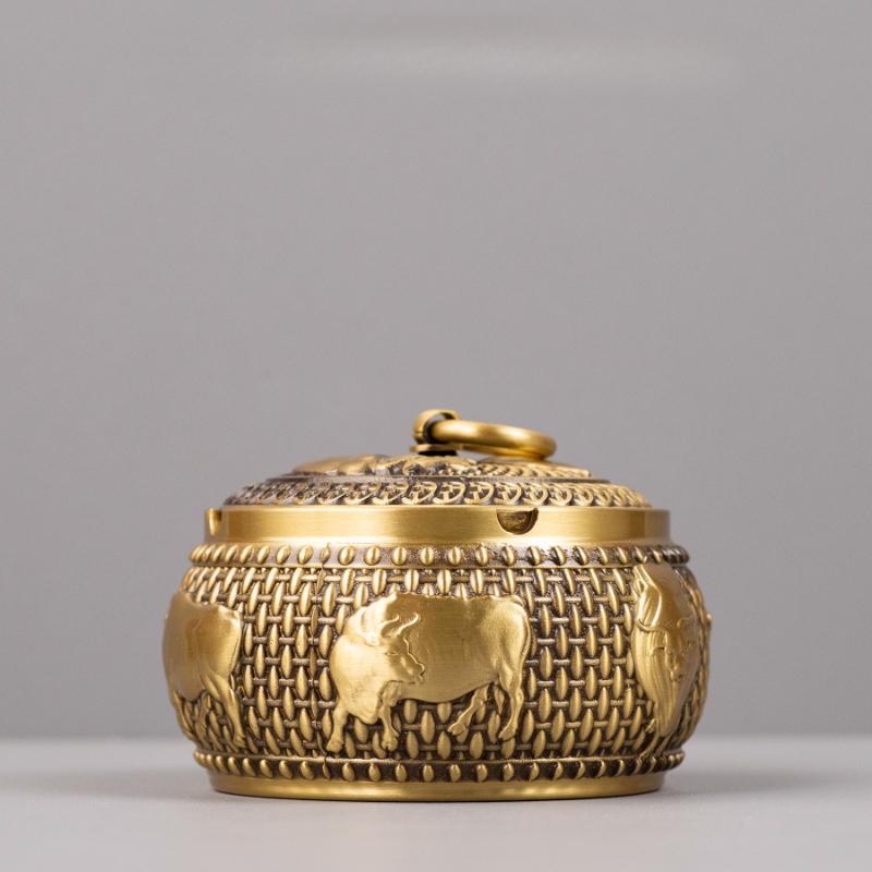 Brass Five Ox Ashtray with Lid for Home Living Room Anti Fly Ash Chinese Style Creative Office Decorations