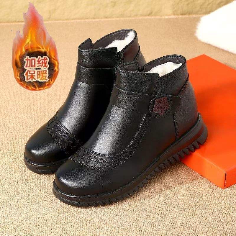 Mom cotton shoes real soft leather wool 2025 winter middle-aged and elderly short boots velvet warm elderly grandma non-slip women's boots