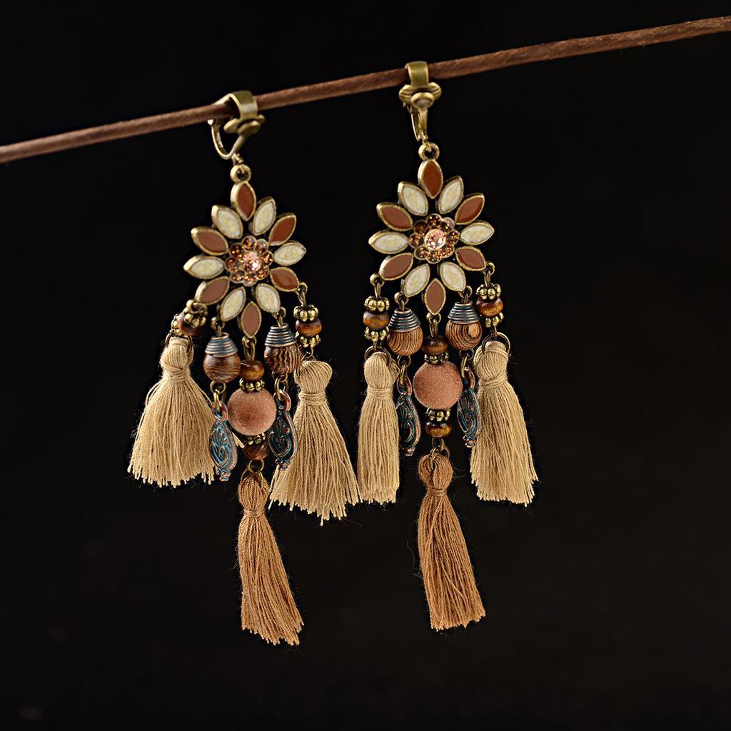Yunnan Ethnic Bohemian Feather Earrings - Exaggerated No-Pierce Clips for Women