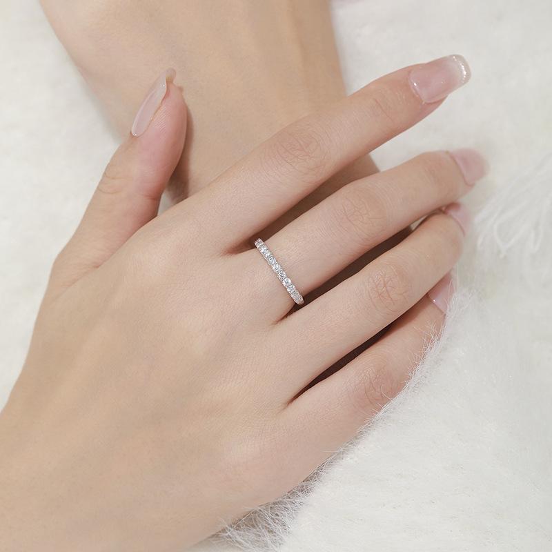 Fashionable Geometric Rhinestone Star Stackable Ring for Women - Versatile Accessory for Commuting