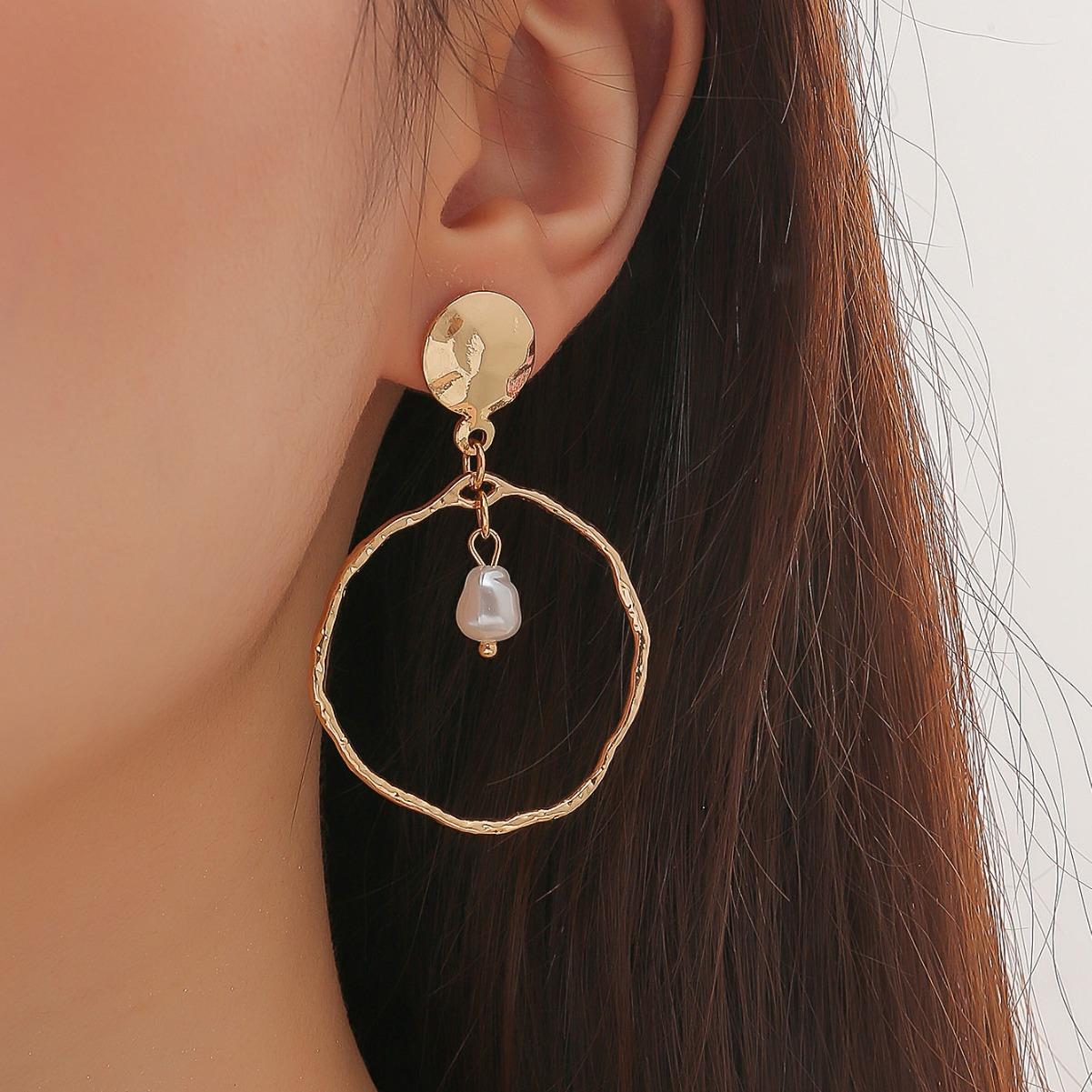 

Simple irregular hoop earrings золотий