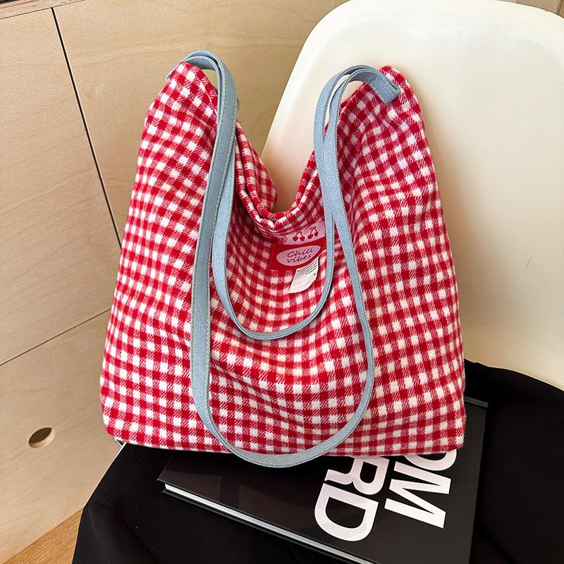 

Женские сумки 2024 новых моделей популярны в этом году, вместительные сумки-тоут, тканевые сумки, модные и универсальные через плечо розовый