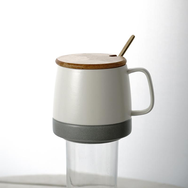 Kreative nordische Tasse mit Deckel und Löffel, Paar-Spleißung, matte Milchfarbglasur, Kaffeetasse, Keramiktasse, Holzdeckel, Becher