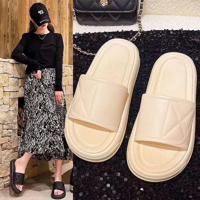 Summer Outer Slippers Women's Home Indoor Bathroom Slippers Soft Thick Bottom Stepping On Shit Feeling Couple Cool and Comfortable