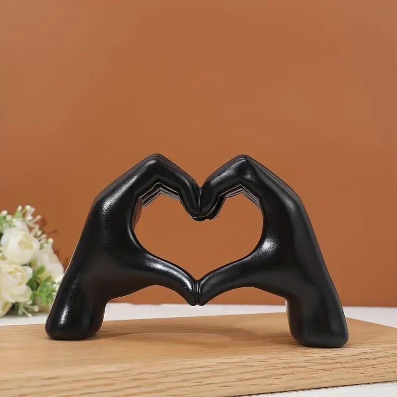 Creative Graffiti Resin Hand Heart Gesture Statue Home Decoration Nordic Heart Shaped Statue For Girlfriend Valentine Day Gift