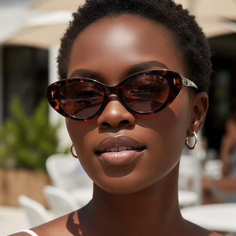 Trendy Small Frame Oval Cat Eye Sunglasses for Men Women Candy Gradient Lens Transparent White Fashion Versatile Sunglasses