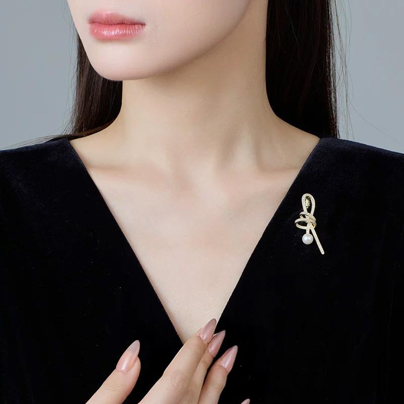 Luxury Semi-luxurious Ribbon Knot Brooch, High-end Women's Elegant Pearl Corsage, Design with A Touch of Uniqueness, Special Pin