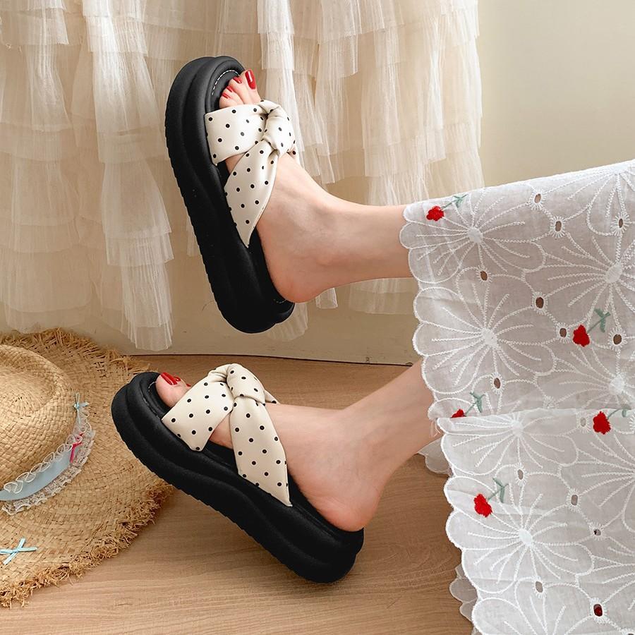 Beliebte gelbe Retro-Ein-Wort-Slipper mit dicker Sohle für Damen, 2025 neu, Sommer-Trageweise, erhöhend, weichsohlig, rutschfest