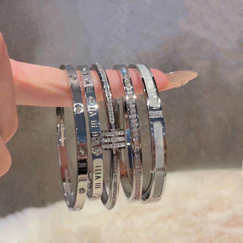 Light Luxury High-end Sense Slightly Inlaid Diamond Bracelet Women's Fashion Simple Titanium Steel Non-fading Bracelet Couple Versatile Jewelry