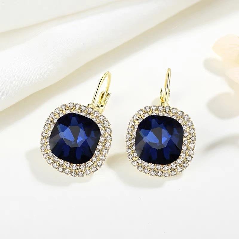 Korean simple retro diamond-encrusted zircon earrings, high-end ear buckles, niche design, elegant temperament earrings.