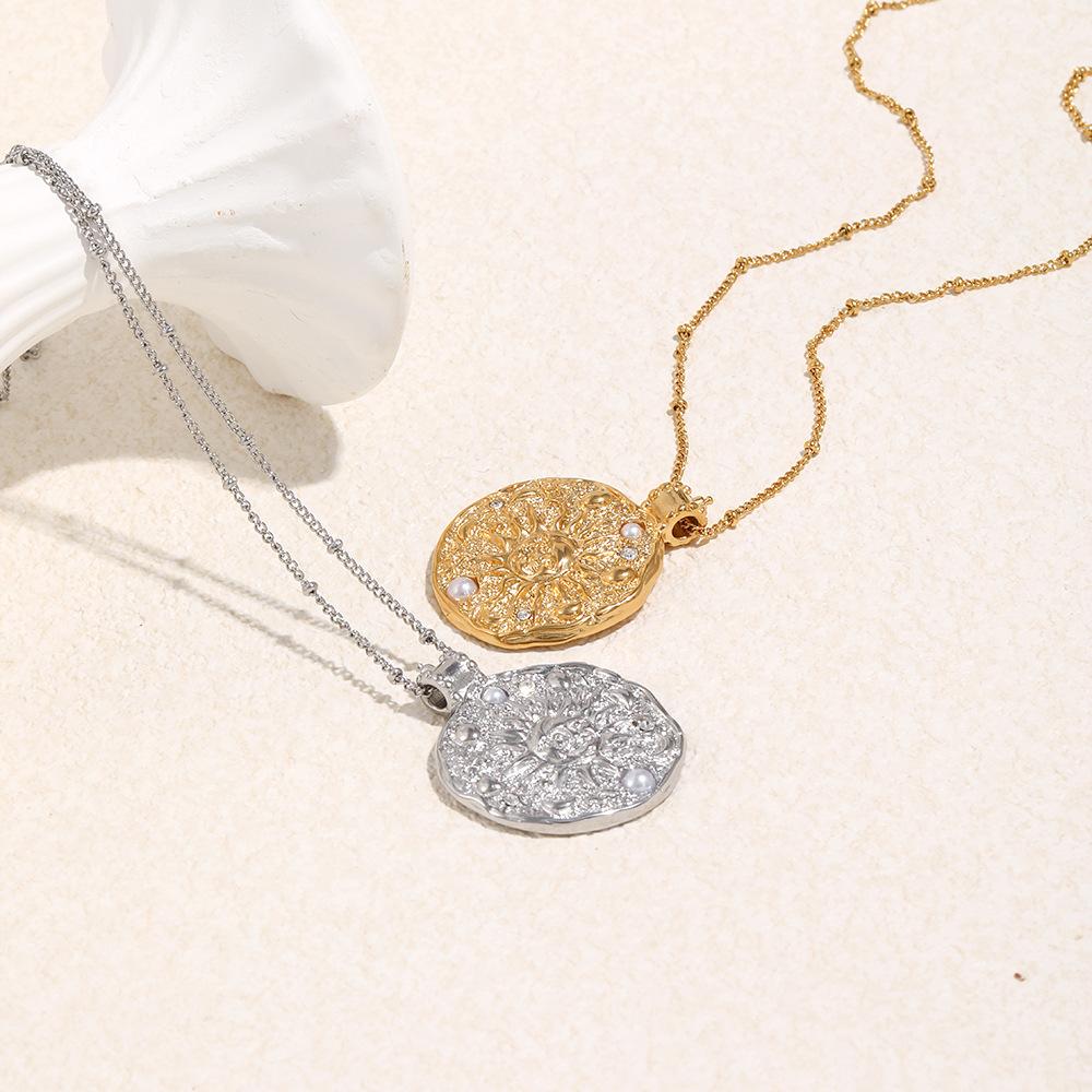 Fashionable Gold Sun Smiley Face Pendant Necklace Unique Women Jewelry Accessory For Daily Wear Stylish Gift